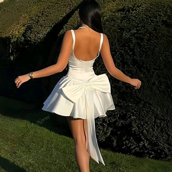 Fashionable White Sleeveless Mini Dress, A-Line Folded Mini Dress For Women - Picture 3 of 4